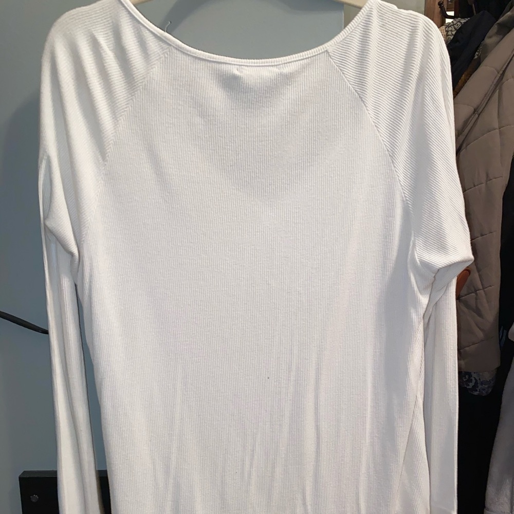 White pullover - Picture 2 of 2